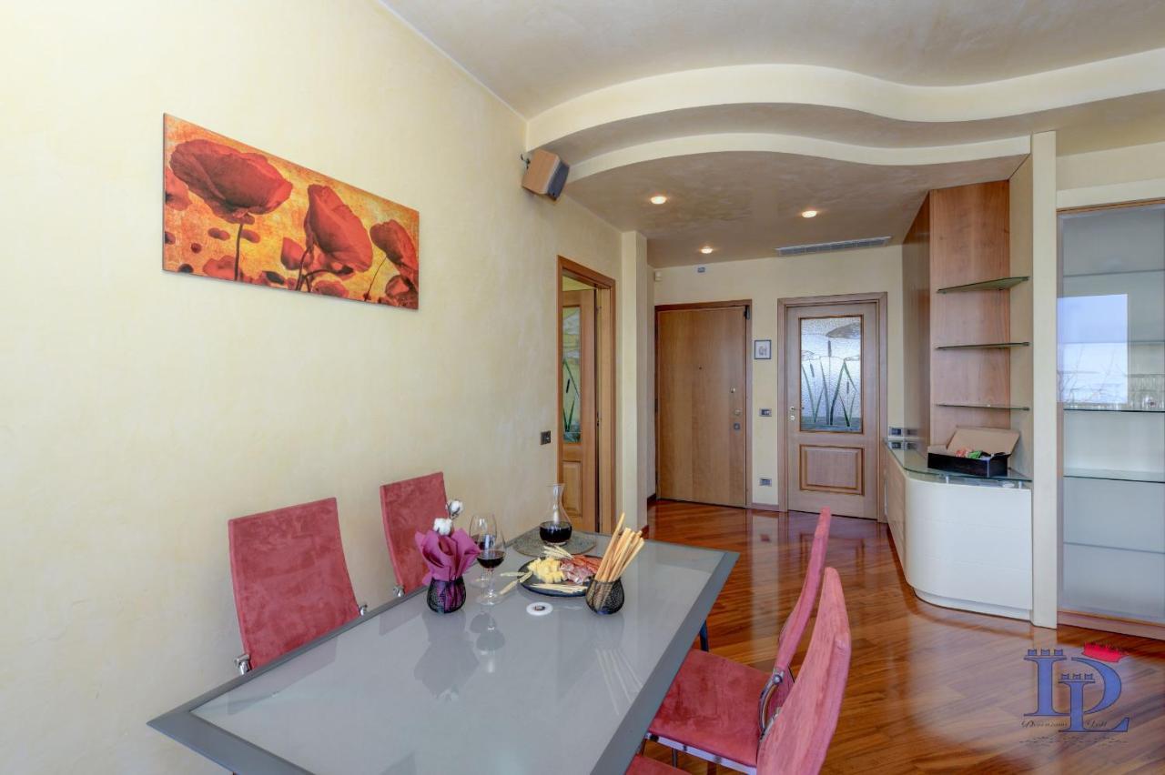 Desenzanoloft Official Partner Marriott Homes & Villas - Charming On The Lake Front Lake Desenzano del Garda Buitenkant foto