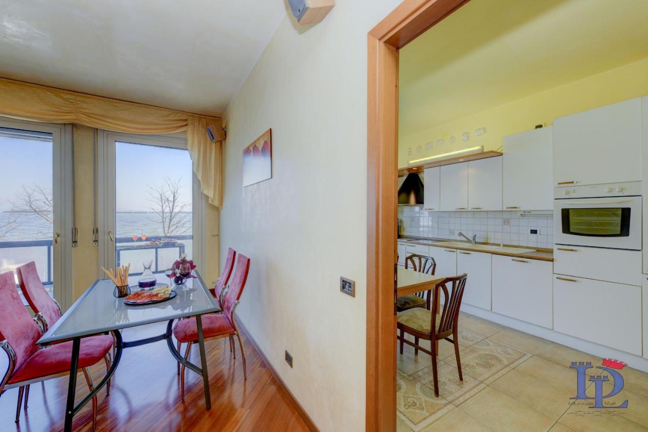 Desenzanoloft Official Partner Marriott Homes & Villas - Charming On The Lake Front Lake Desenzano del Garda Buitenkant foto