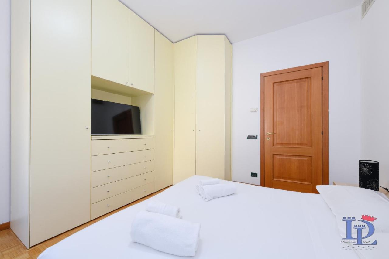 Desenzanoloft Official Partner Marriott Homes & Villas - Charming On The Lake Front Lake Desenzano del Garda Buitenkant foto