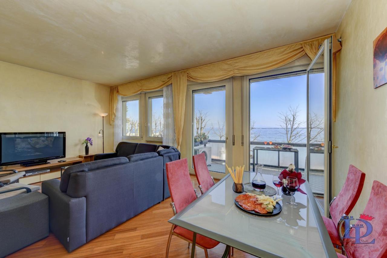 Desenzanoloft Official Partner Marriott Homes & Villas - Charming On The Lake Front Lake Desenzano del Garda Buitenkant foto