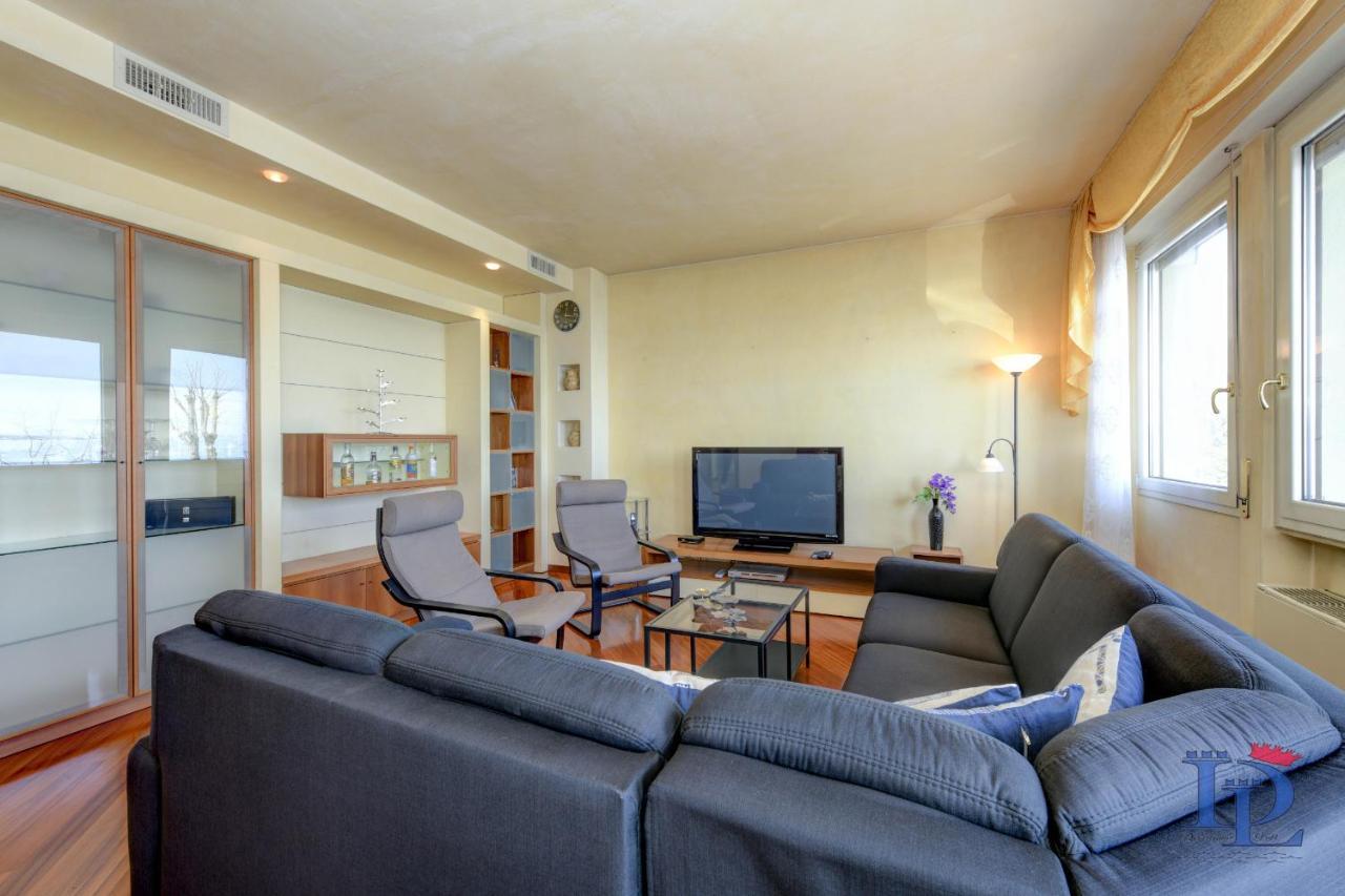 Desenzanoloft Official Partner Marriott Homes & Villas - Charming On The Lake Front Lake Desenzano del Garda Buitenkant foto
